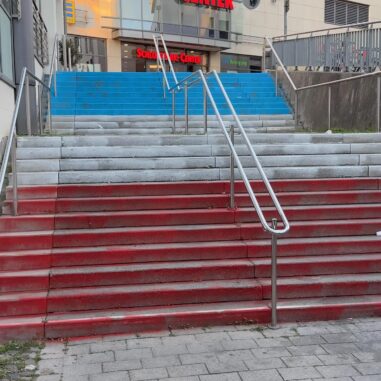 Graffiti Entfernung am Schlosspark Center Schwerin Seitenausgang