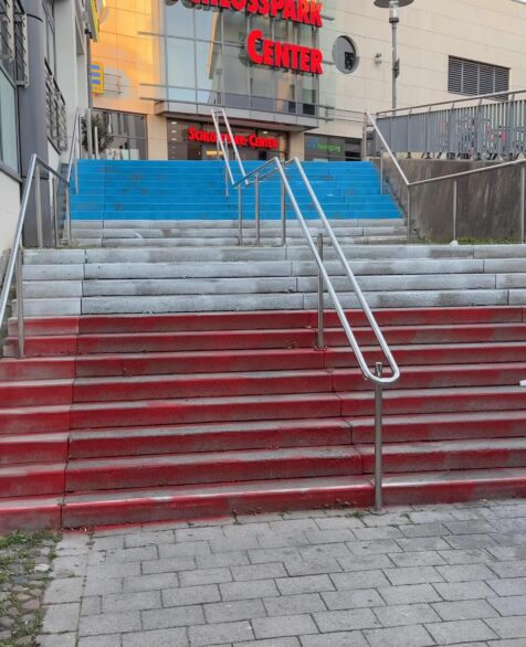 Graffiti Entfernung am Schlosspark Center Schwerin Seitenausgang